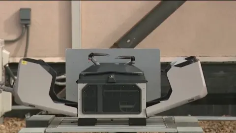 Fulton County despliega drones para interceptar contrabando en prisiones, desde sándwiches de pollo hasta herramientas