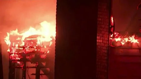 Gió lớn cản trở lực lượng cứu hỏa DeKalb dập hai vụ cháy nhà sáng thứ Hai