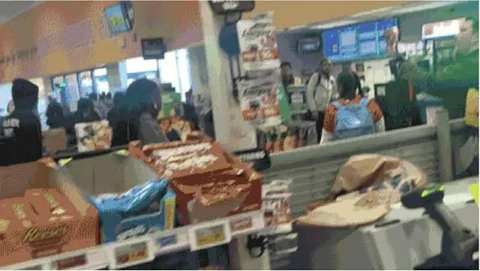 Học sinh rời lớp biểu tình phản đối ICE, gây hỗn loạn tại siêu thị Kroger ở Cincinnati