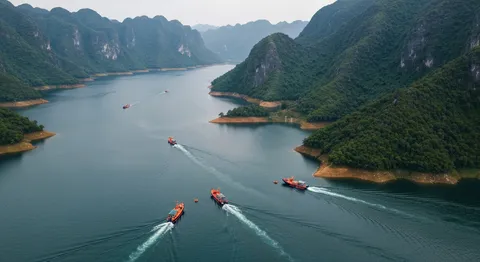 Lật thuyền trên Hồ Thác Bà: Một cháu bé 11 tuổi tử vong, 5 người vẫn mất tích