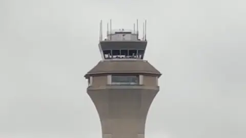 Burning Smell in Control Tower Paralyzes Newark Airport, Causing Widespread Disruptions