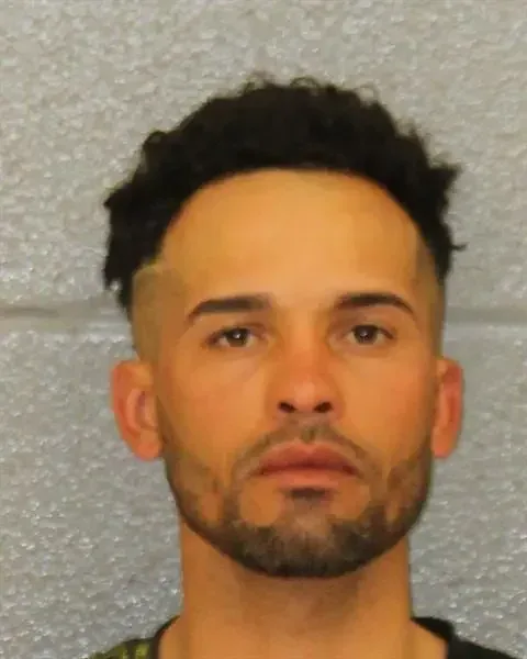 🔥 Nhập cư bất hợp pháp, nổ súng trong nhà — vợ mang thai trúng đạn, thai nhi không qua khỏi